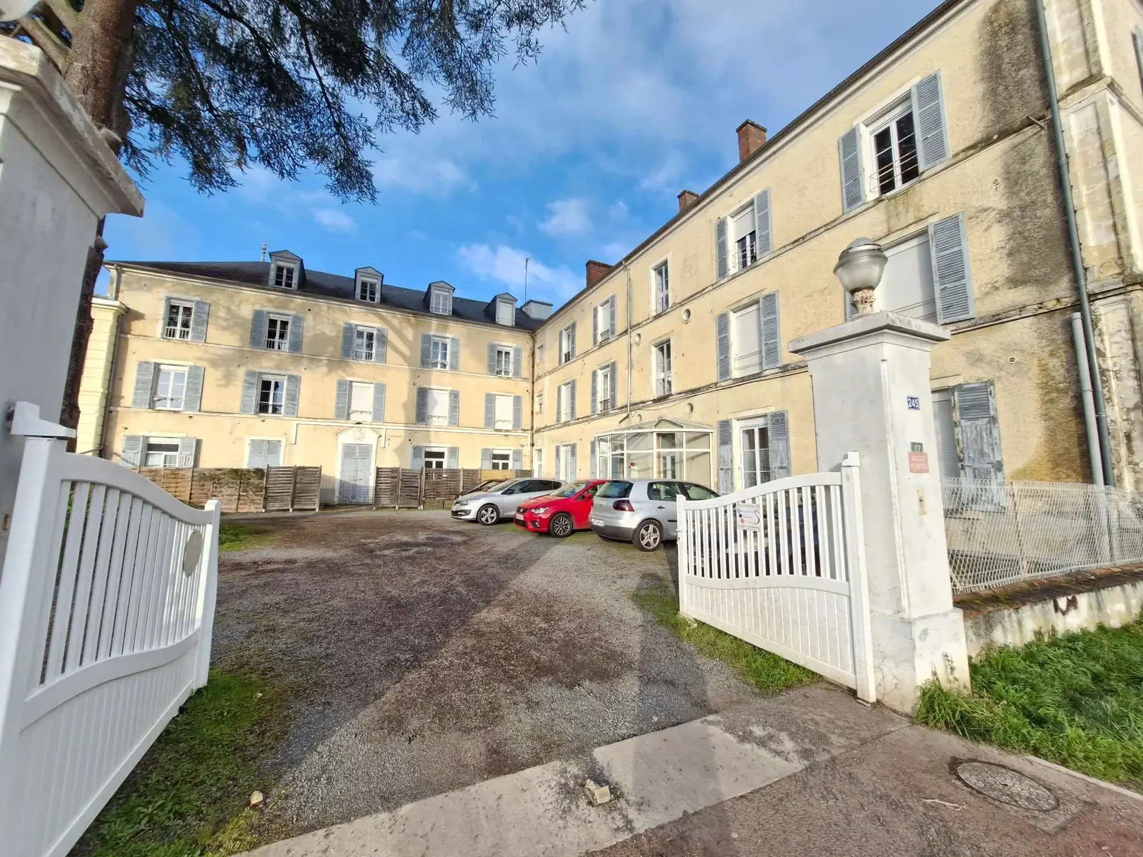 Apartment — 2 ch. — Pougues-les-Eaux
