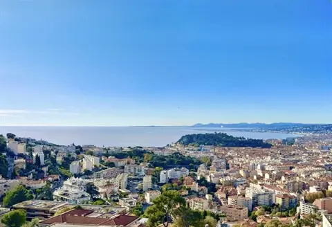 Appartement au calme à rénover (possible 3 pièces), vue panoramique, terrasse et garage