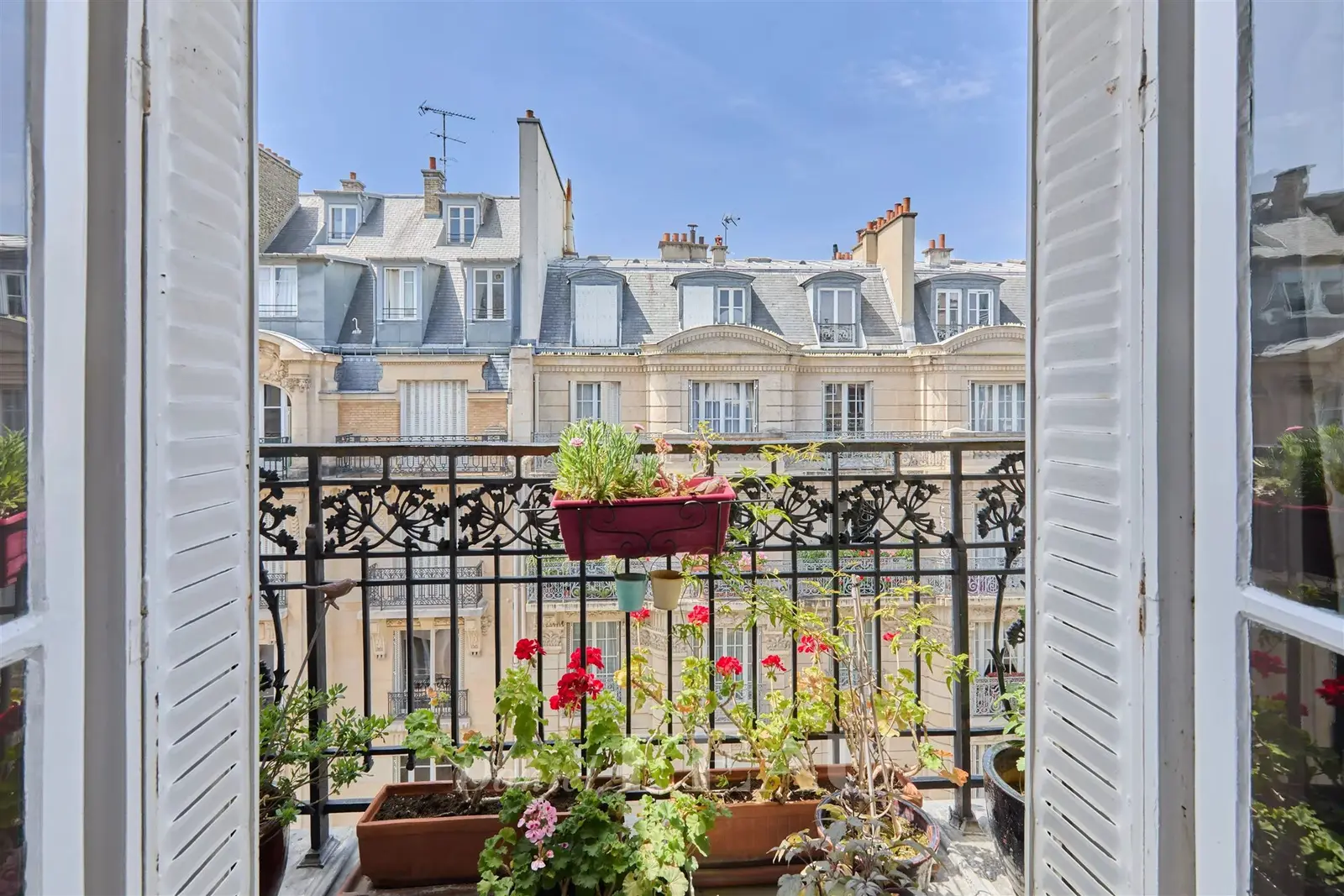 Paris VIIe - Place de Breteuil - Etage élevé ascenseur