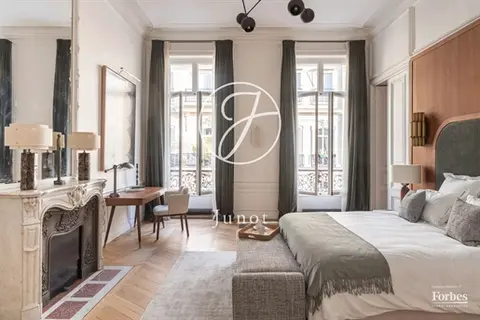 Paris 8e – RUE DE MARIGNAN / MONTAIGNE – Appartement à vendre – 5 pièces - 196,57m² Carrez - 2/3 Chambres