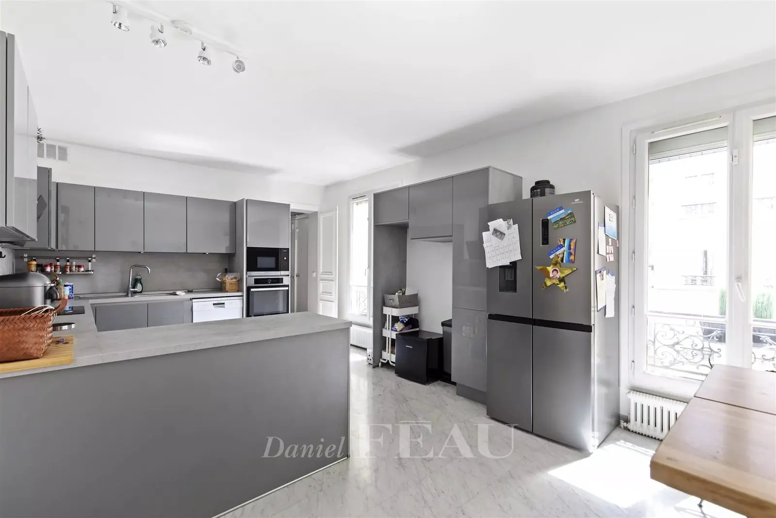 Paris XVIe – Proche place des États-Unis – Appartement avec balcon