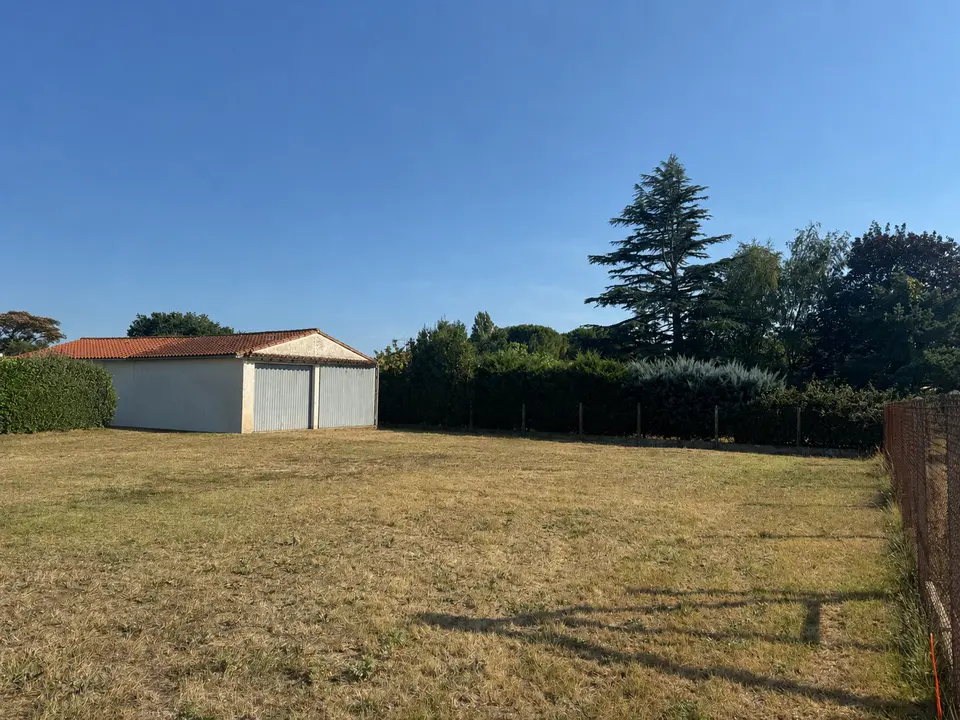 Land — Royan