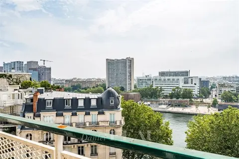 Paris 16e - Eglise d'Auteuil, quai Louis Blériot, dernier étage.