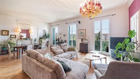 Appartement bourgeois de 213 m² dans un immeuble Belle Époque – Quartier résidentiel recherché