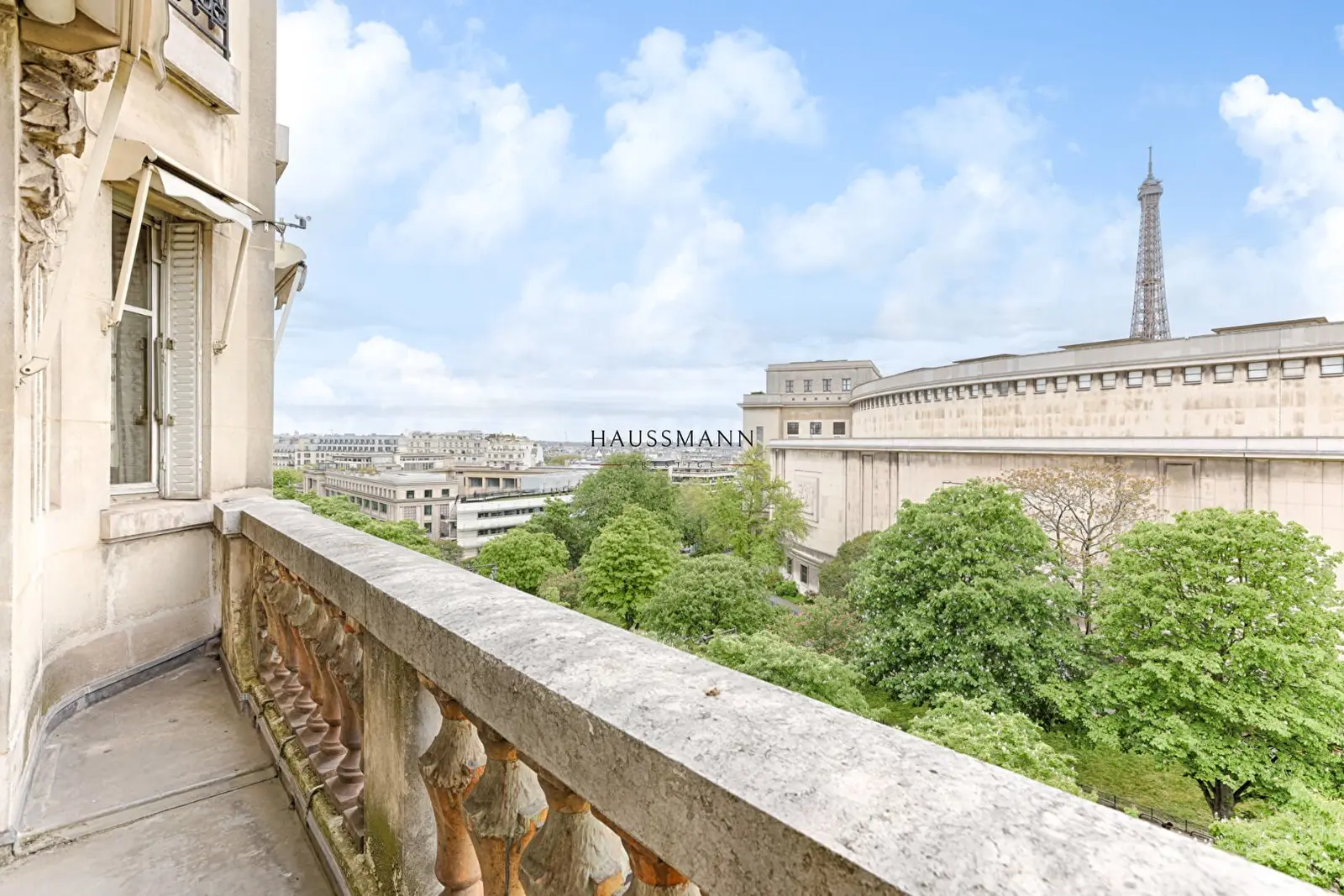 Paris XVI -ème Appartement d'exception vue Tour Eiffel