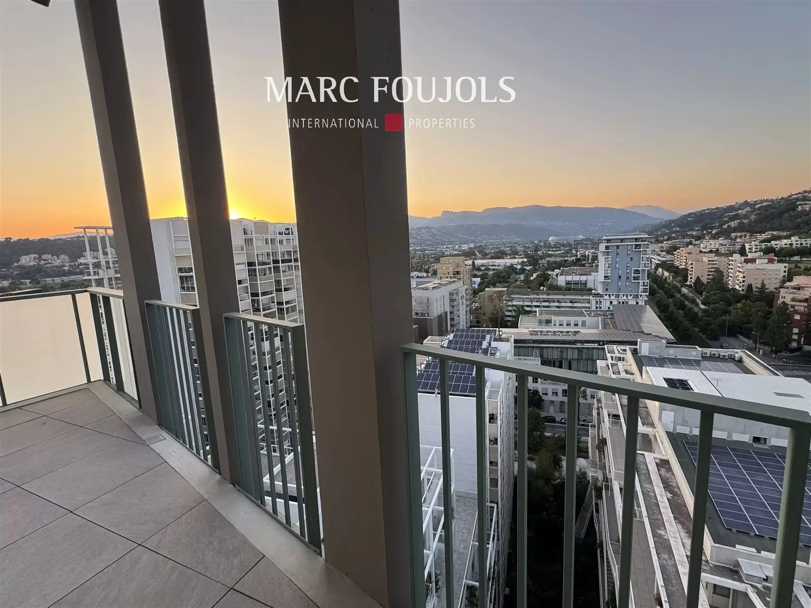 Nice Méridia - T3 dernier étage, vue mer et montagnes, terrasse et parking