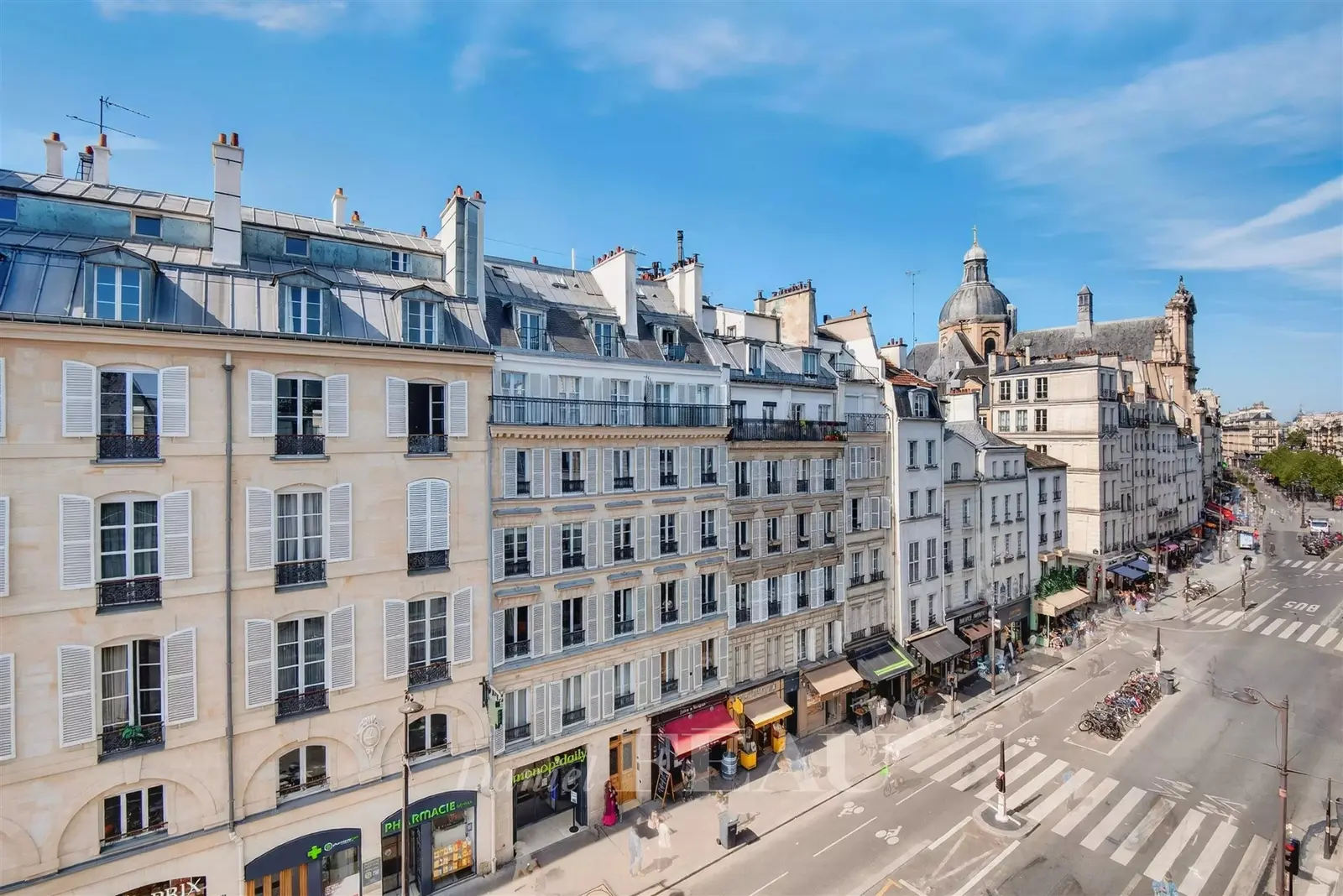 PARIS IVe - Rue Saint-Antoine / Hôtel de Sully