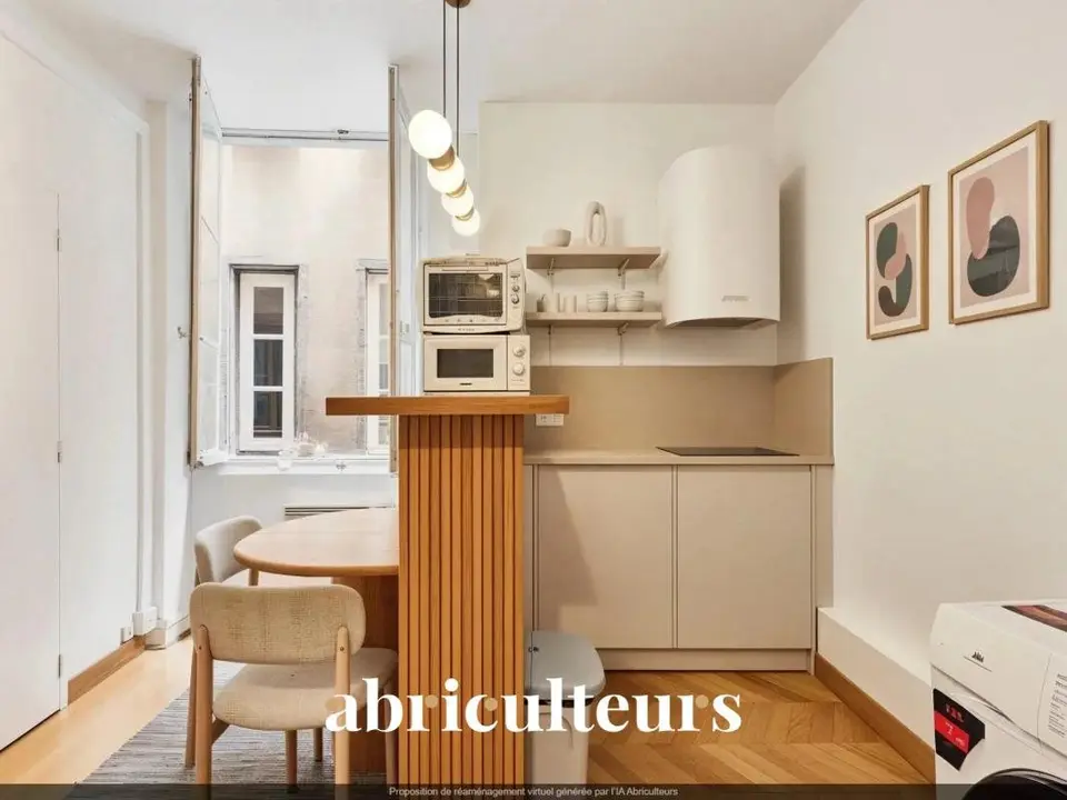Appartement lumineux de 27 m² à rénover, emplacement central d’exception entre Terreaux et Saint-Nizier – Investissement idéal