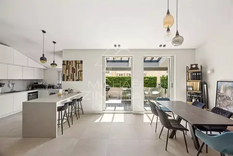 NICE Centre – Duplex moderne dans immeuble bourgeois avec grande terrasse