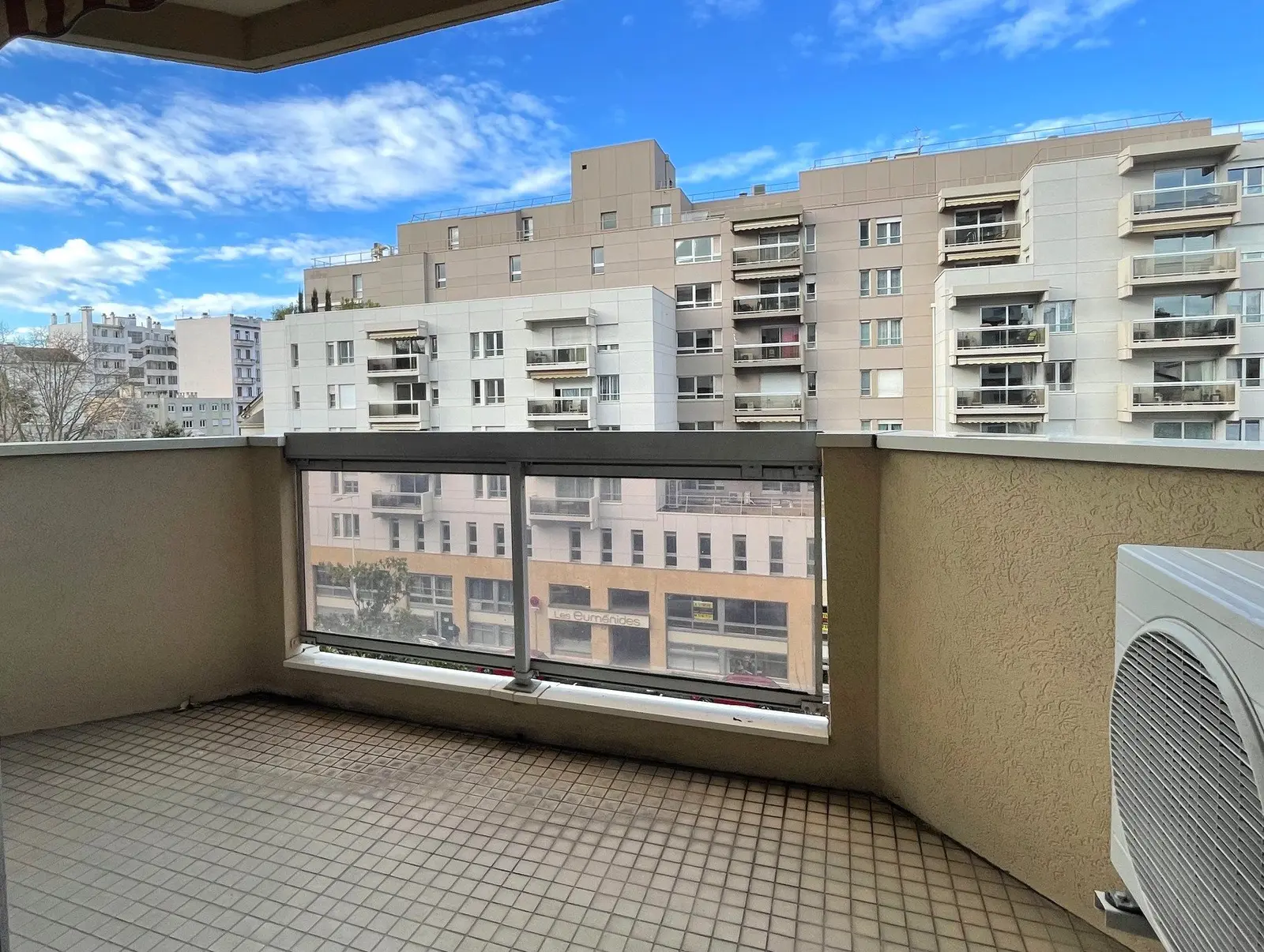HESPERIDES - Lyon 6 : T2 au 4ème étage avec balcon-terrasse