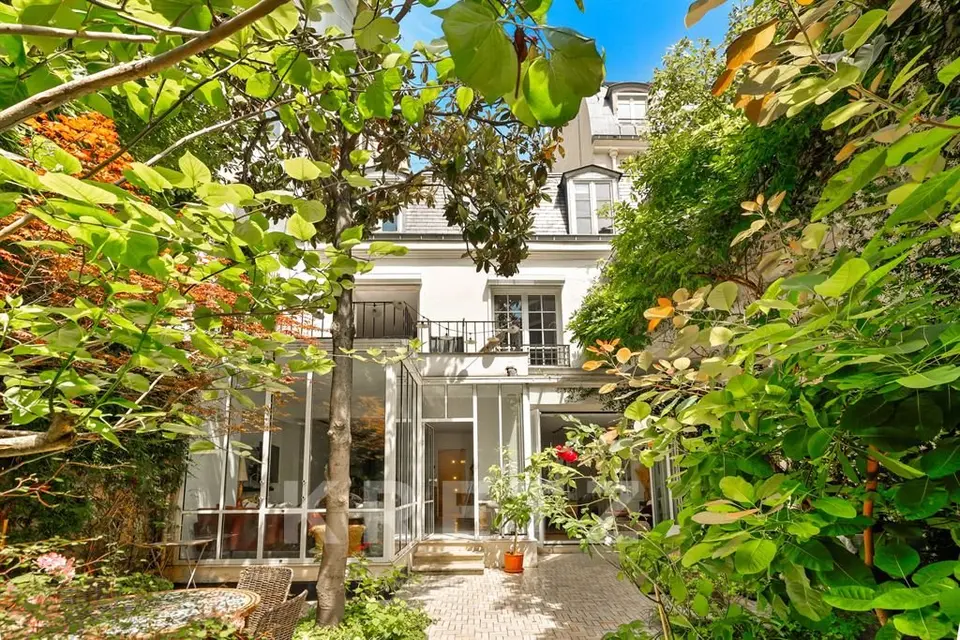 Hotel Particulier familial avec grand jardin dans le quartier de