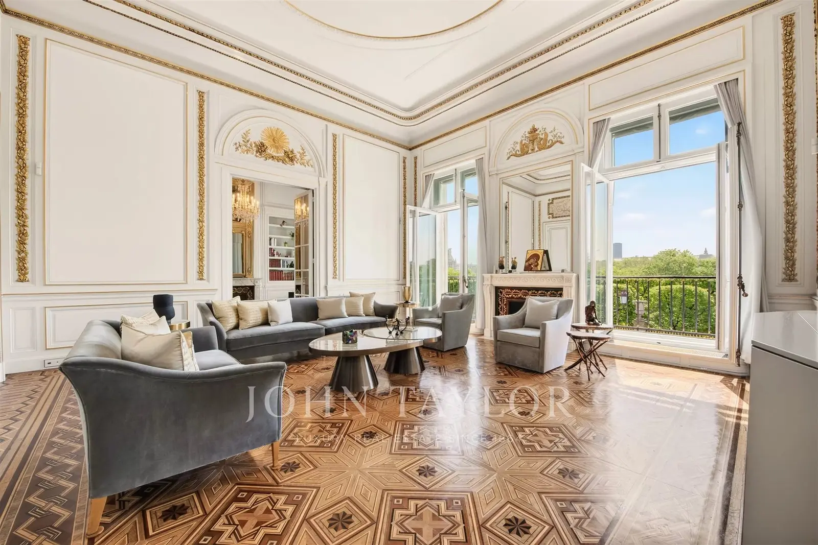 Appartement unique à Paris avec vues sur le Louvre et la Tour Eiffel