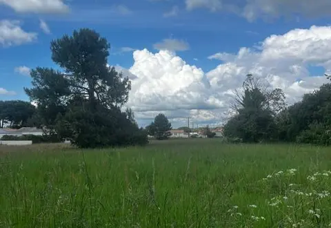 Land — Saint-Augustin