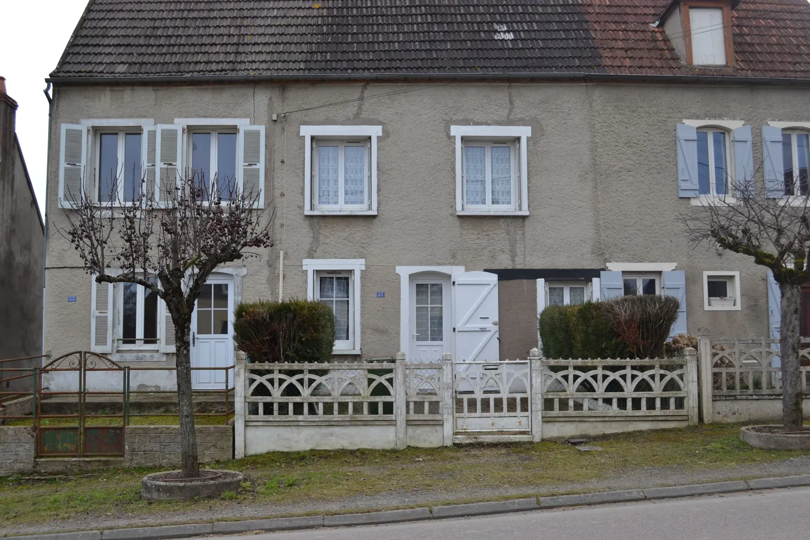 House — 3 ch. — Fours