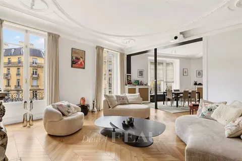 Paris XVIIe - Prony / Parc Monceau - appartement luxueusement rénové par architecte.