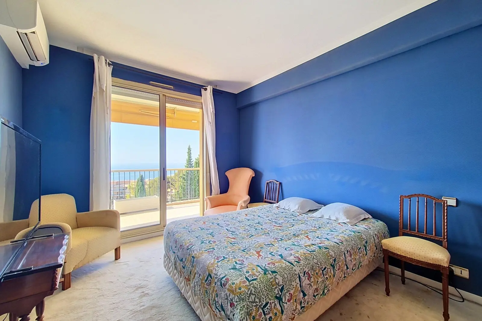 Fabron — vue panoramique sur la mer, terrasse et piscine