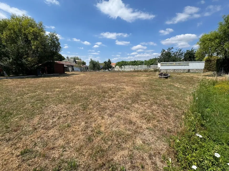 Land — Le Loroux-Bottereau
