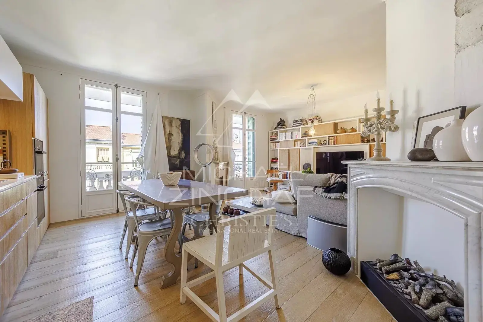 Loft design au dernier étage d’un immeuble bourgeois – Libération