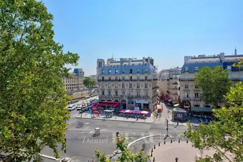 Paris 6e - Place Saint-Michel — Vue Notre-Dame et Seine