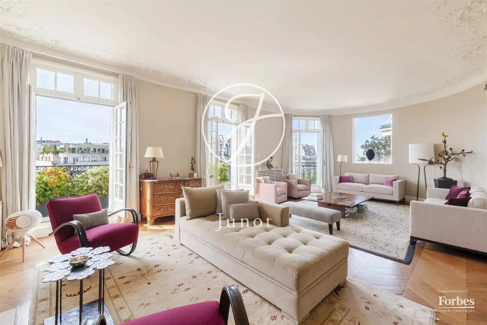 Paris 7e - INVALIDES - Duplex à vendre - 8 pièces - 264,77m² Carrez - 6 chambres - Balcons -Vue Invalides.