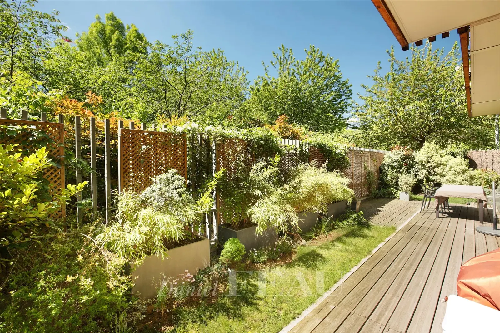 Paris XVIIe - Batignolles / Lemercier - Jardin de 125 m² à l'orée du parc Martin Luther King.