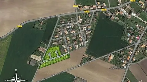 Land — Courçon