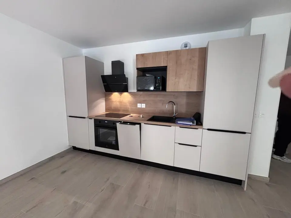 Apartment — 2 ch. — Manom