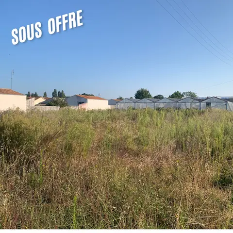 Land — Étaules