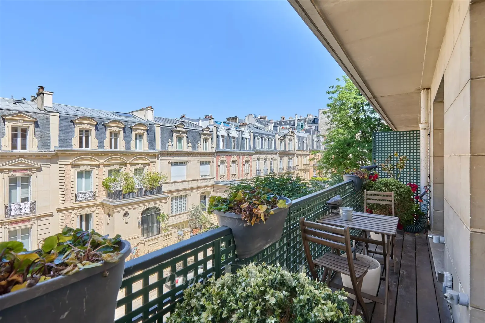 Paris XVIème - Passy - Balcon, traversant, parking
