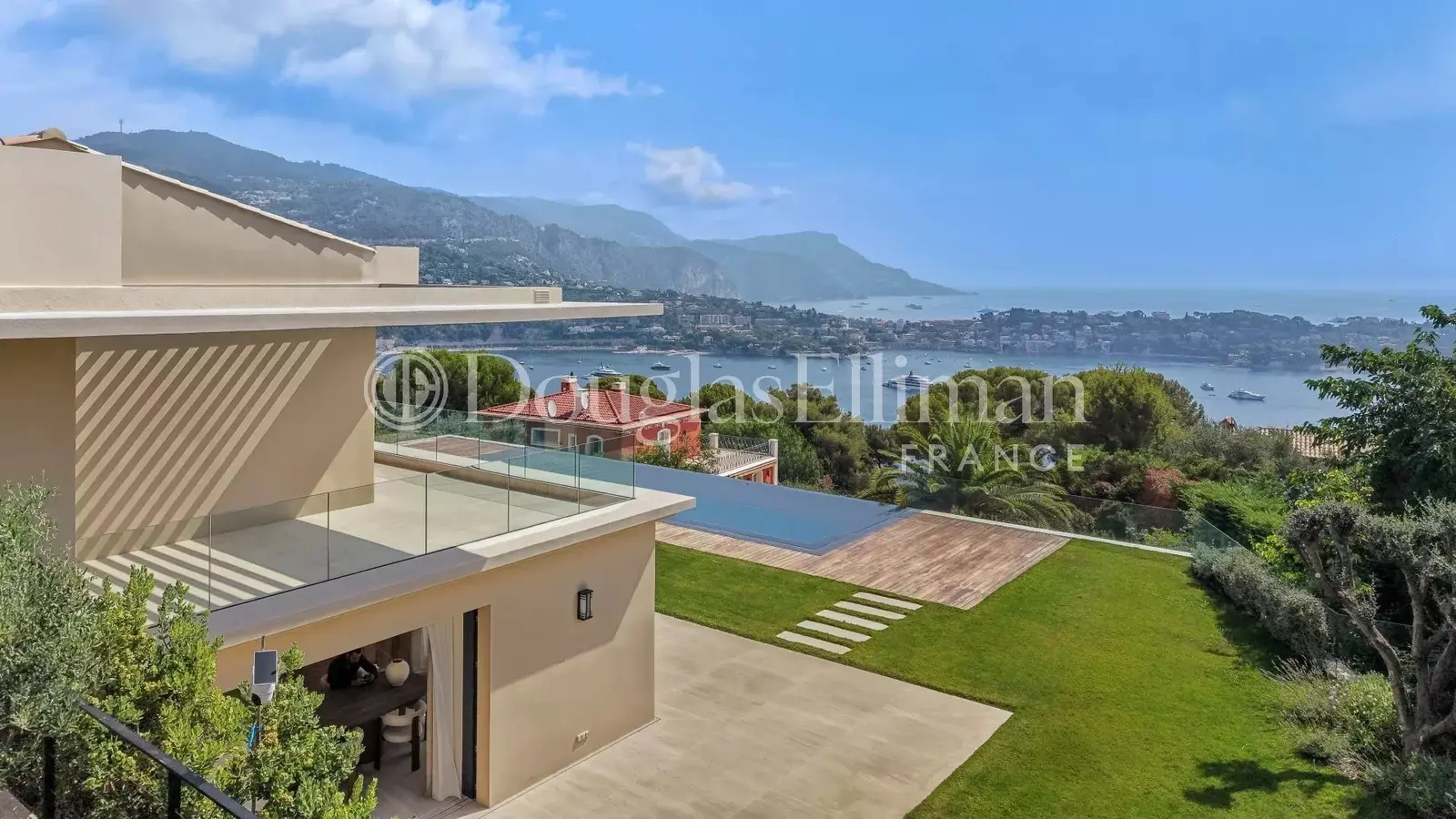 NICE - Vue mer panoramique, rénovation contemporaine et emplacement d'exception