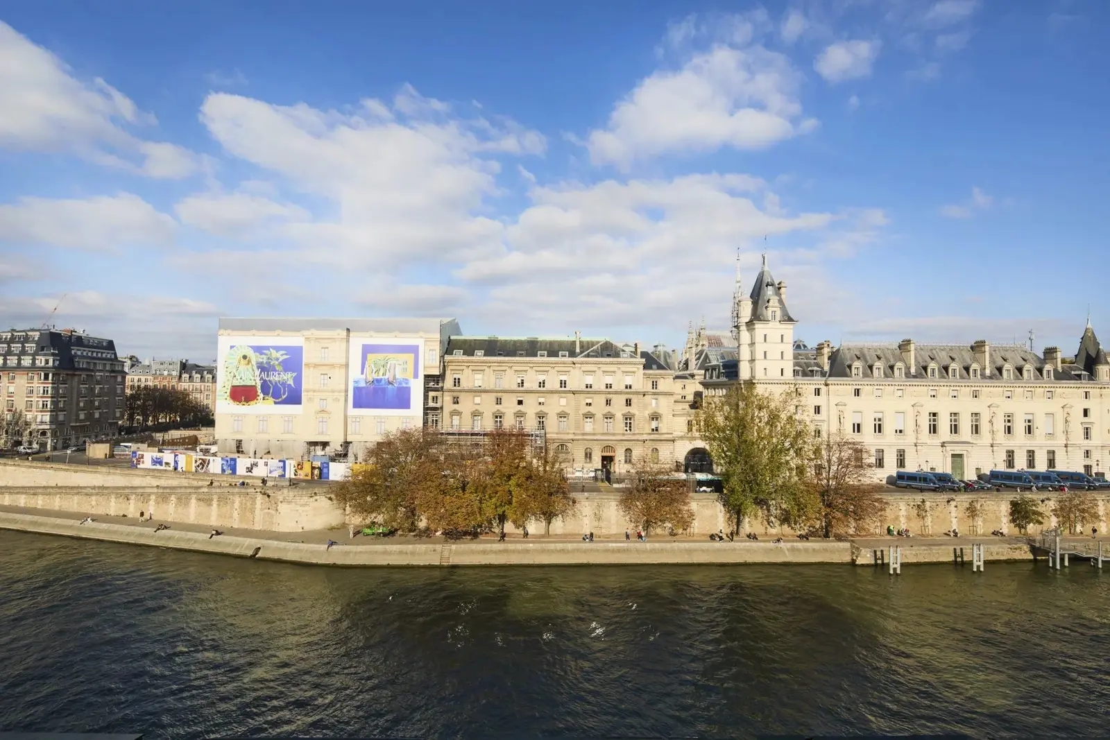 Un formidable pied-à-terre à rénover face à la Seine