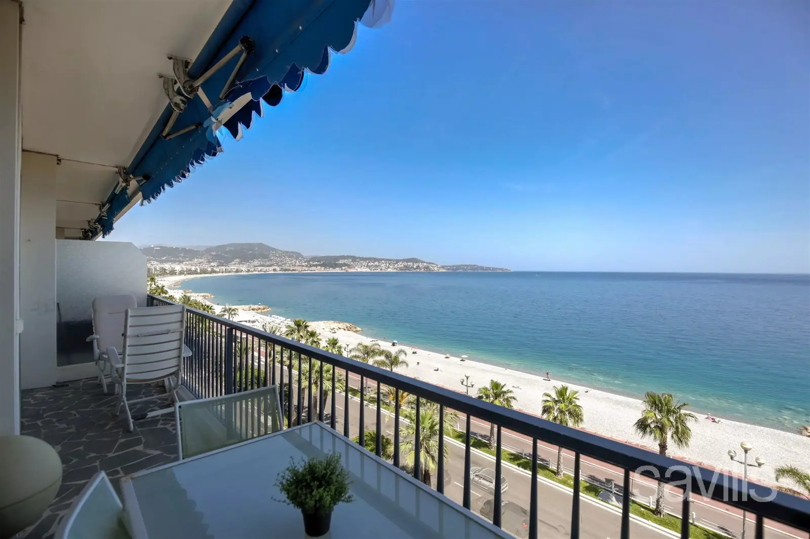 Avant-dernier étage avec terrasse face à la mer