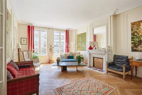 Paris XVIe - Passy - Appartement familial et de réception. Très faibles charges.