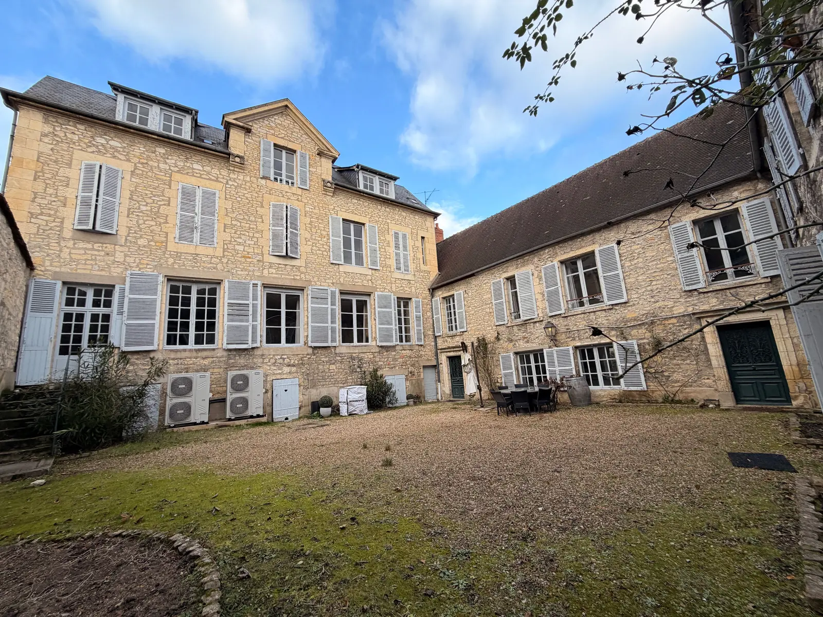 House — 11 ch. — Nevers