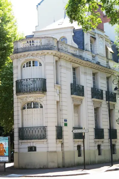 House — 6 ch. — Vichy