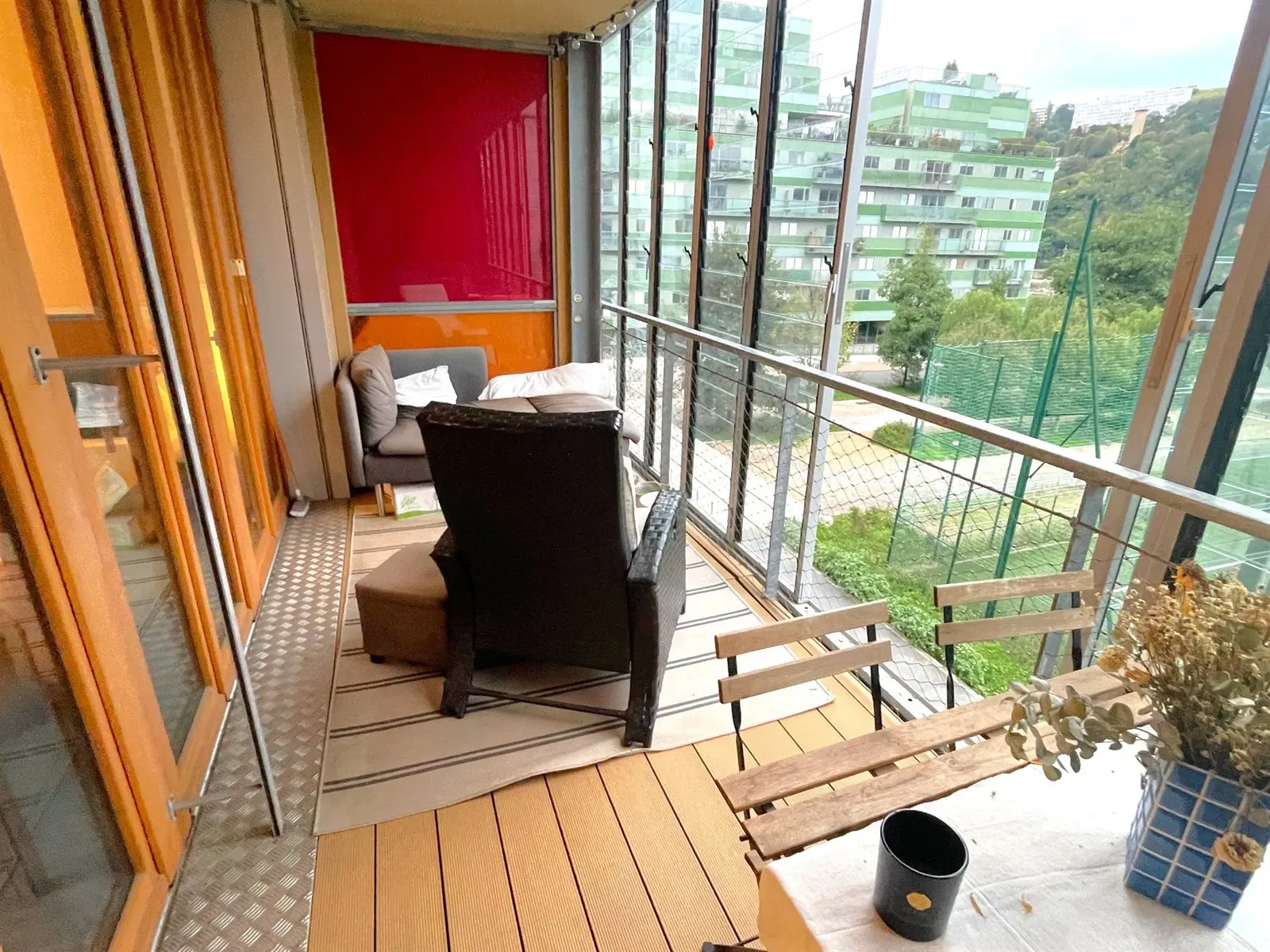 LYON 2 Confluence : T2 avec terrasse (et parking PMR en option)