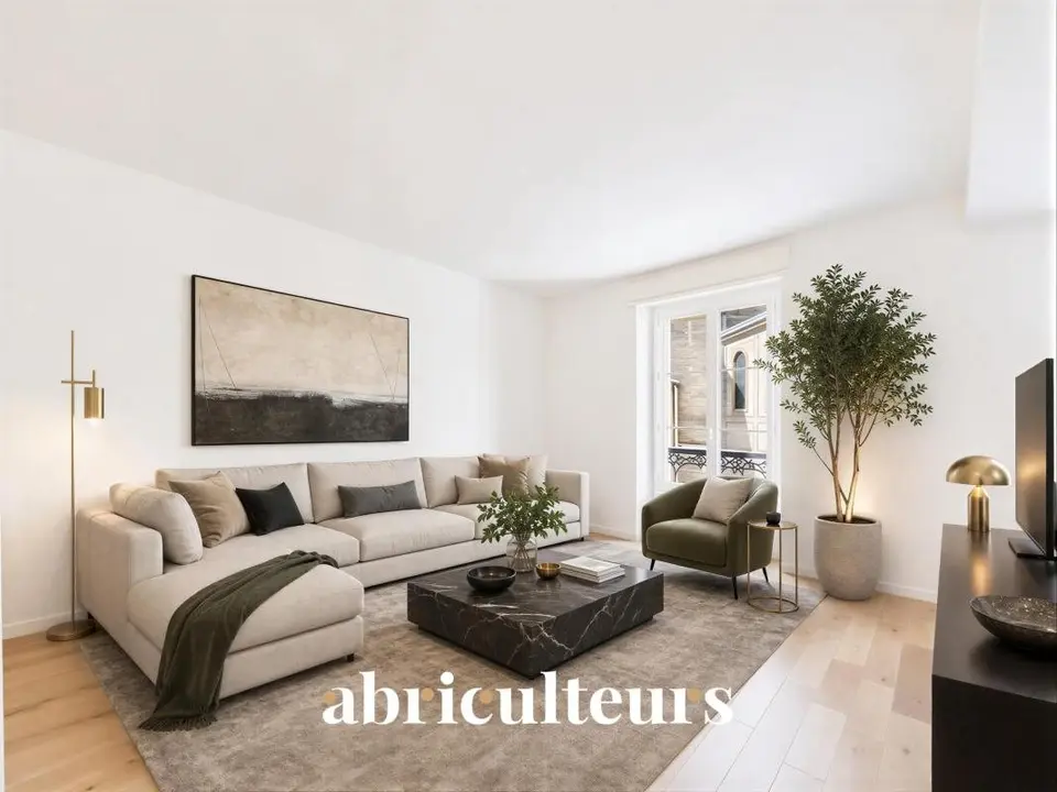 Appartement traversant et ensoleillé en vente à Paris 18ᵉ Rue Hermel (75018)