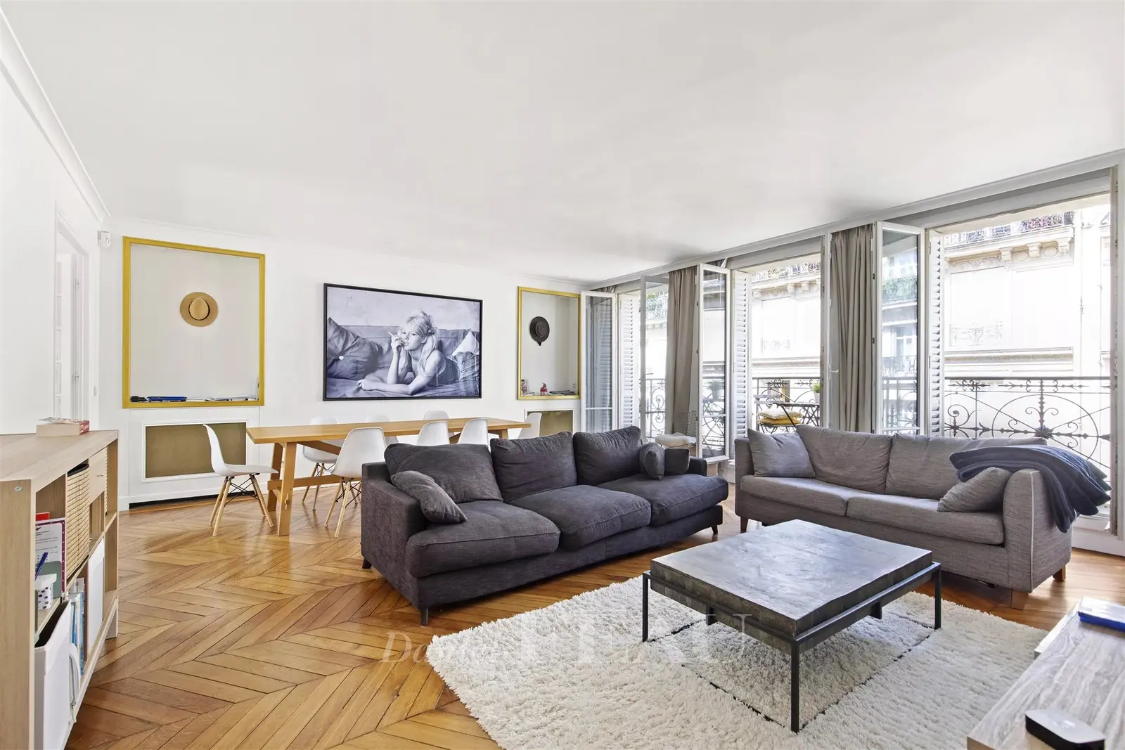 Paris XVIe – Proche place des États-Unis – Appartement avec balcon
