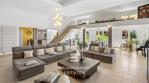 Co-Exclusivité - Villa néo-provençale 5 chambres avec piscine - Nice Fabron