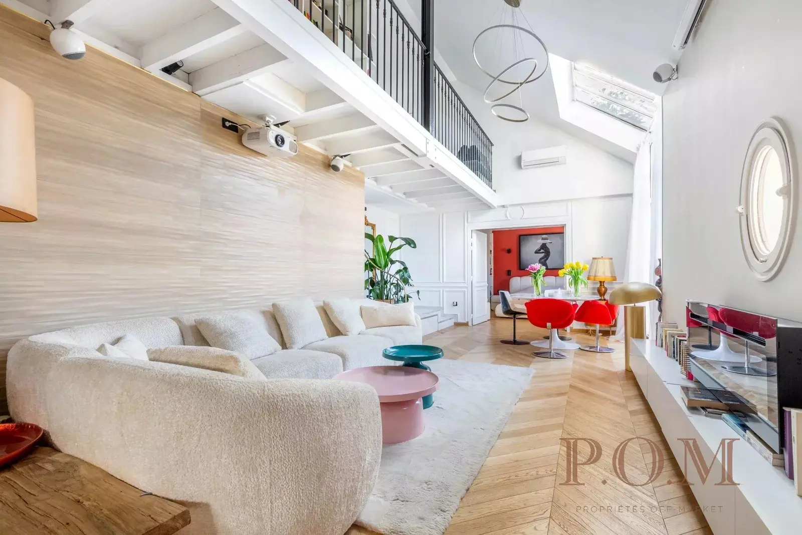 Appartement duplex dernier étage avec terrasse - Etoile